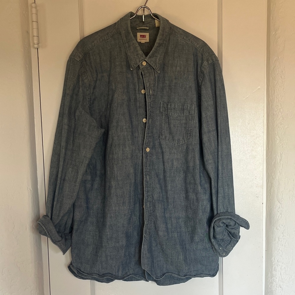 Levi’s Selvedge Chambray Button Down Large